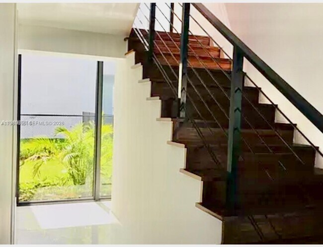 Building Photo - 16580 Sunset Way