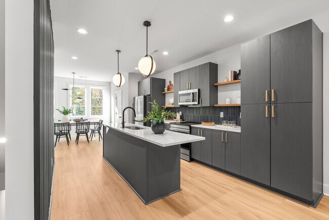 Building Photo - Modern Living in the Heart of Plaza Midwood!