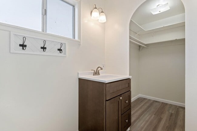 Building Photo - Updated Home with Guest Suite, Fireplace & RV Parking in Northwest Oxnard