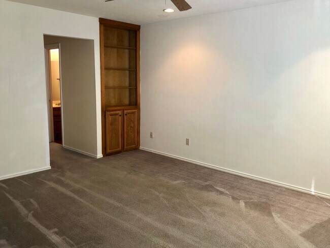 Building Photo - 1300 Speight Ave