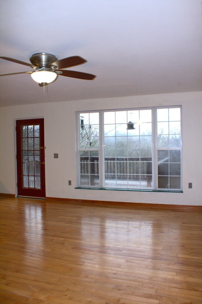 Building Photo - "Charming 2-Bed Retreat with Hardwood Elegance in Scenic Marshall, NC"