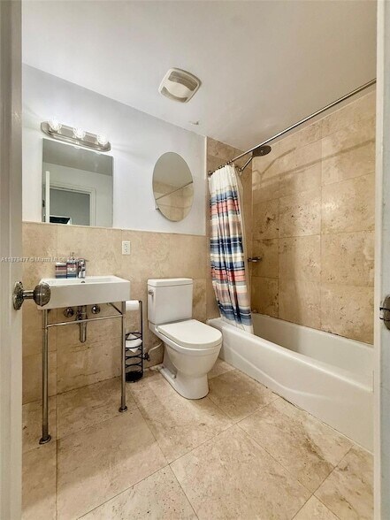 Building Photo - 4035 Meridian Ave