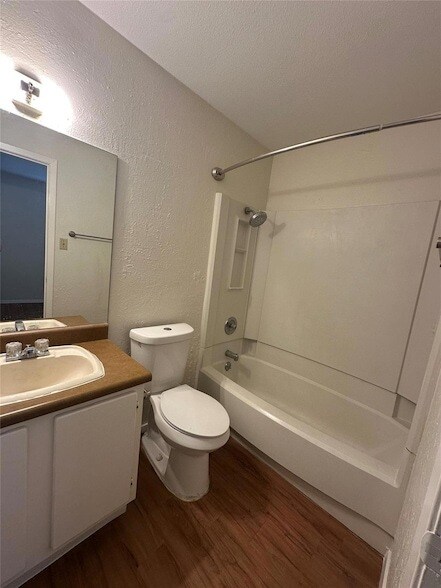 Building Photo - 8703 Piney Point Dr