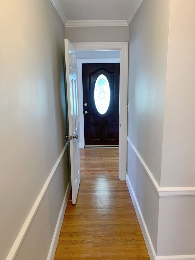Building Photo - Beautiful 4 Bedroom 2 Bathroom home in the...