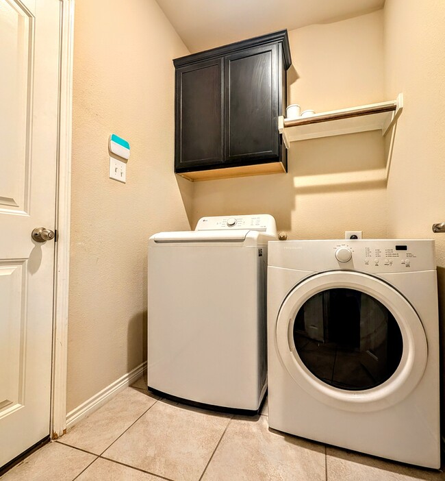 Building Photo - 10104 Kemah Pl