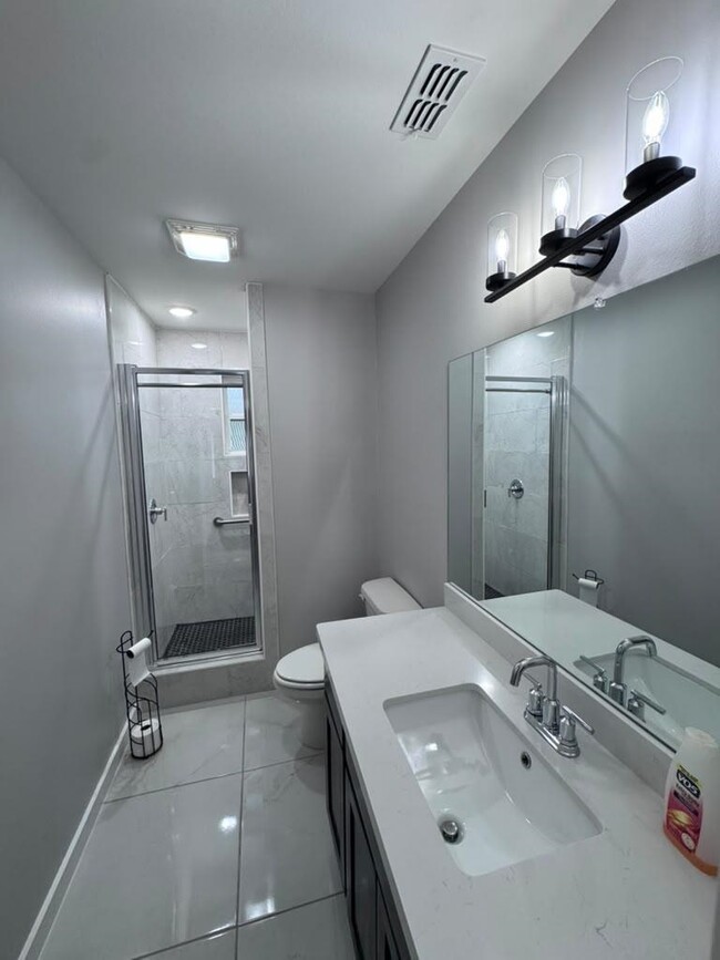 Building Photo - 3012 Clydesdale Dr
