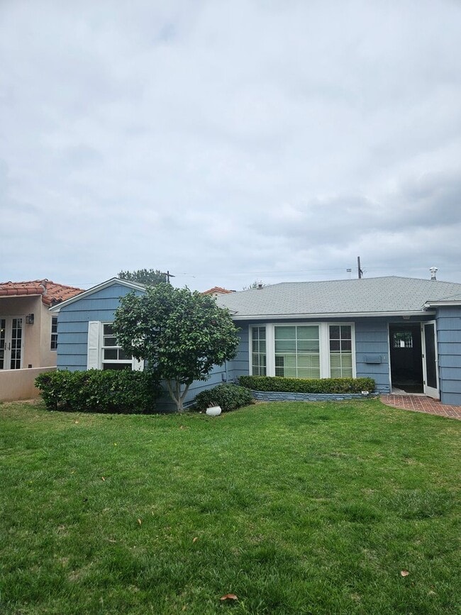 Building Photo - 140 G Ave
