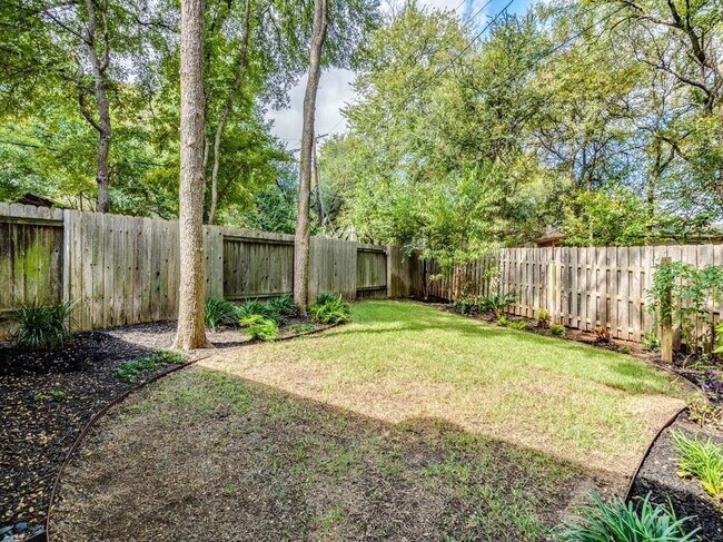 Building Photo - 1502 Barton Hills Dr