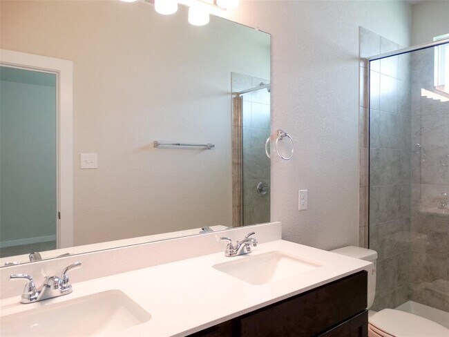 Building Photo - 370 Hortus Dr