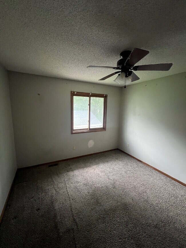 Building Photo - Recently Renovated 2Br / 1.5Ba Home with D...