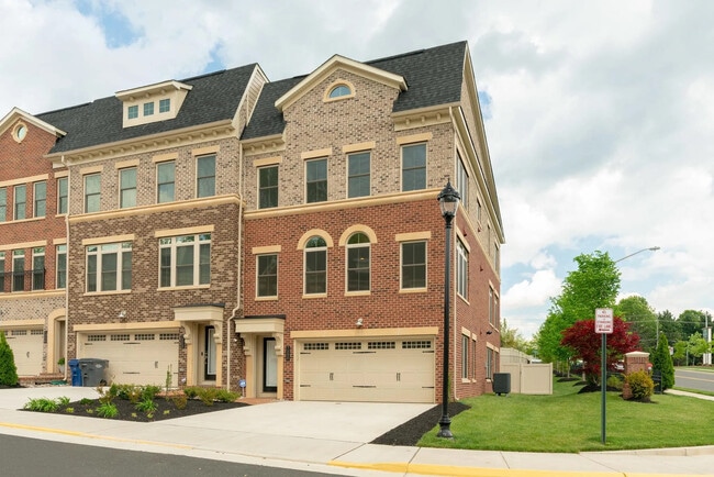 Primary Photo - 7200 Holywell Ln