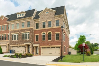 Building Photo - 7200 Holywell Ln