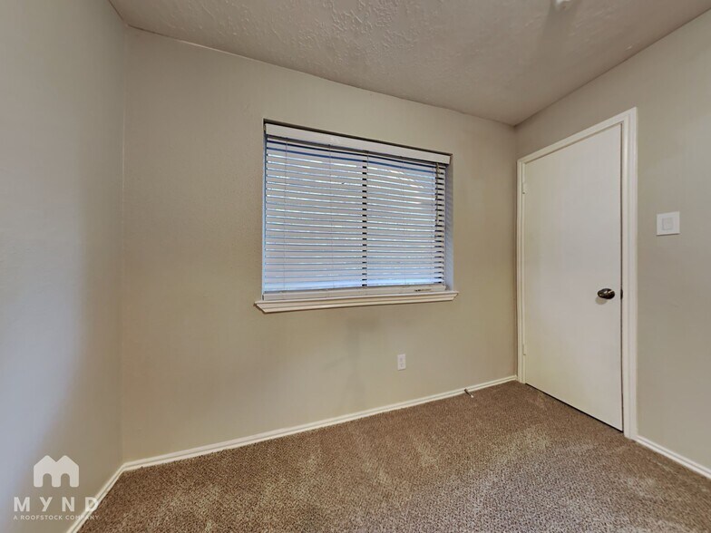 Building Photo - 225 Bedford Ln