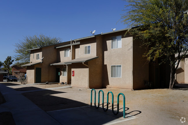 Building Photo - Thunderbird Apartments