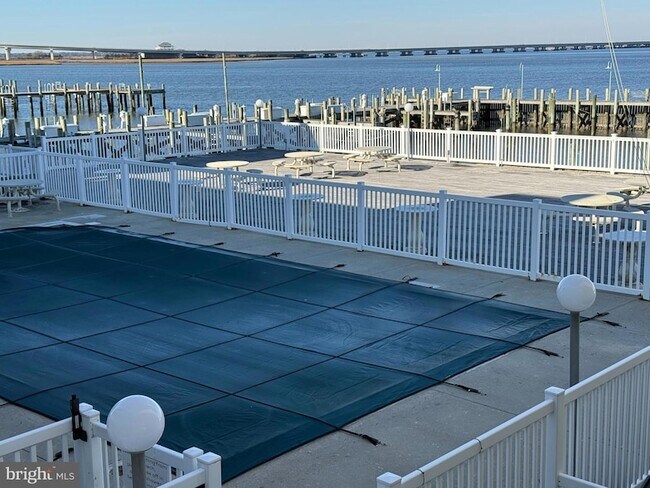 Building Photo - 200 Bay Ave