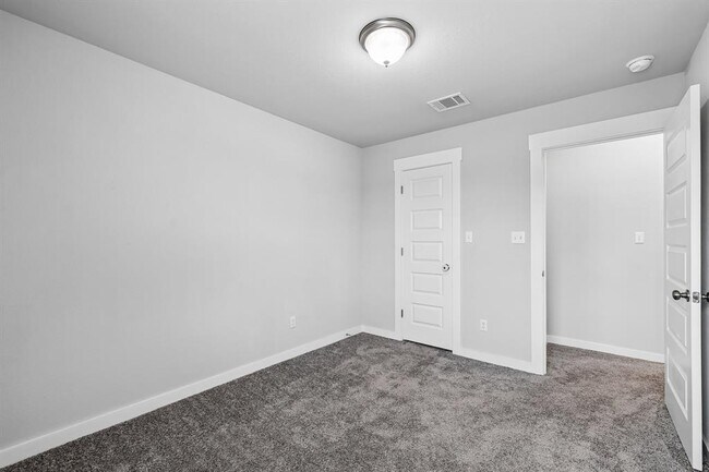 Building Photo - 160 Syrah Ct