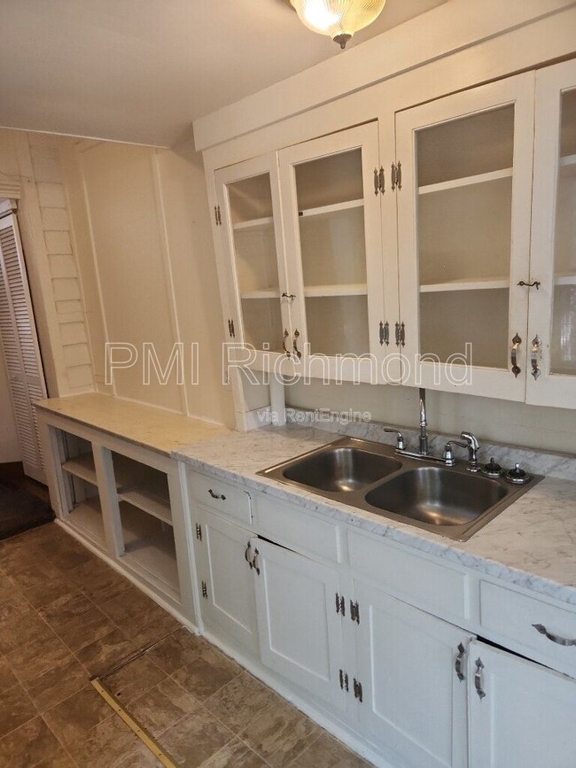 Building Photo - 413 S Laurel St