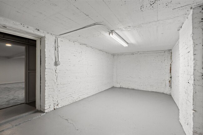 Building Photo - 2814 Bellevue Terrace NW