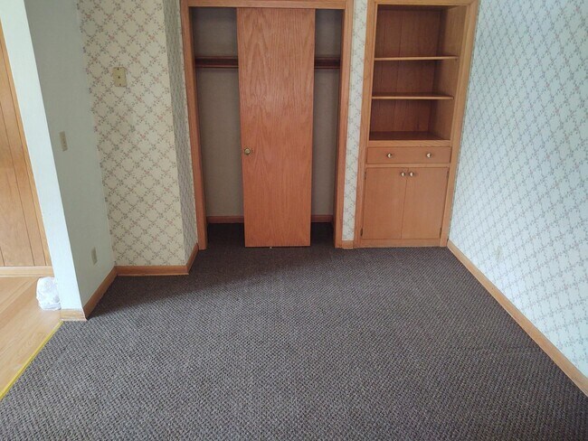 Building Photo - 881 Columbus St