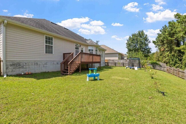 Building Photo - 5633 Tecumseh Dr