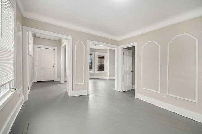 Building Photo - 593 Hague St