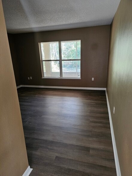Building Photo - 9316 N Dallas Way