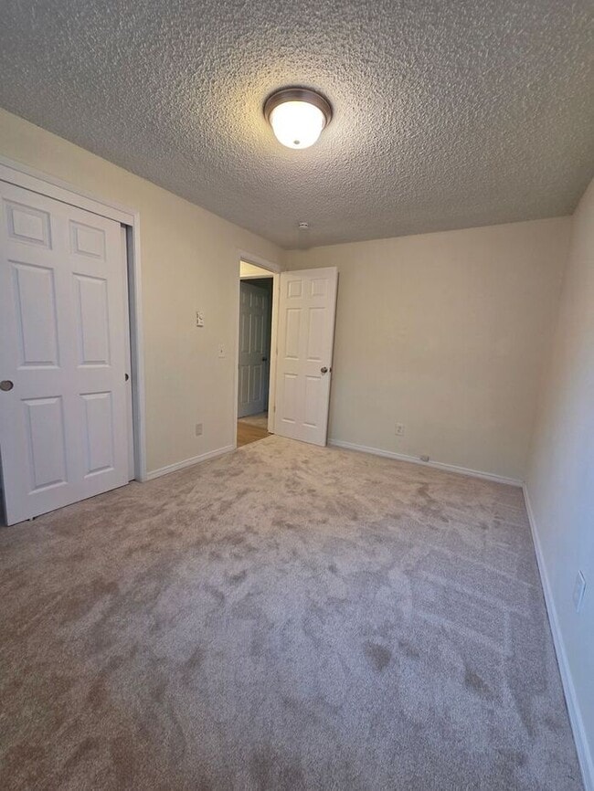 Building Photo - Exceptional North End 2 Bedroom Duplex!