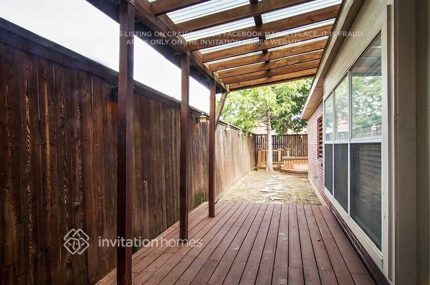 Building Photo - 1312 W Branch Hollow Dr