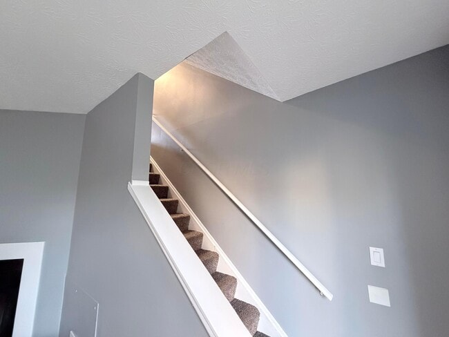 Building Photo - 955 Cross Country Dr