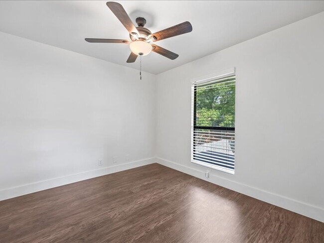 Building Photo - Spacious 3-Bedroom Home Near Medical Cente...
