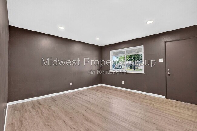 Building Photo - 690 Central Pkwy