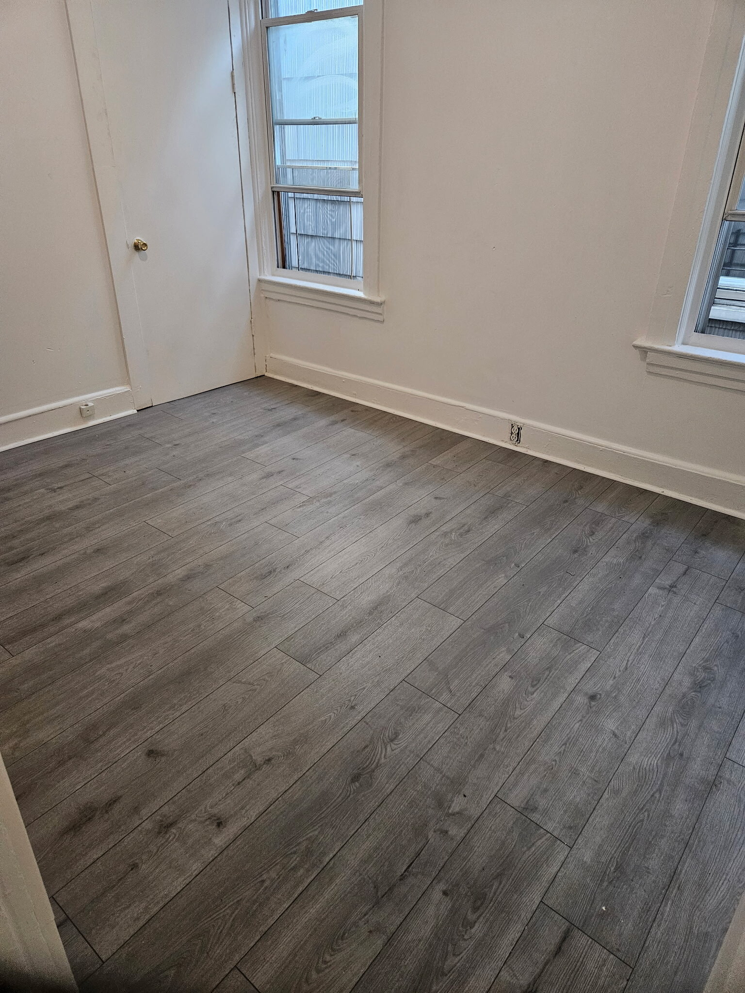 Room 1 - 414 S 15th St