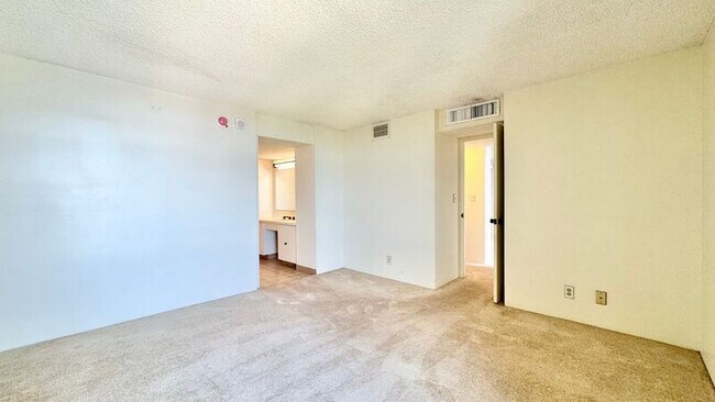 Building Photo - 1600 Ala Moana Blvd