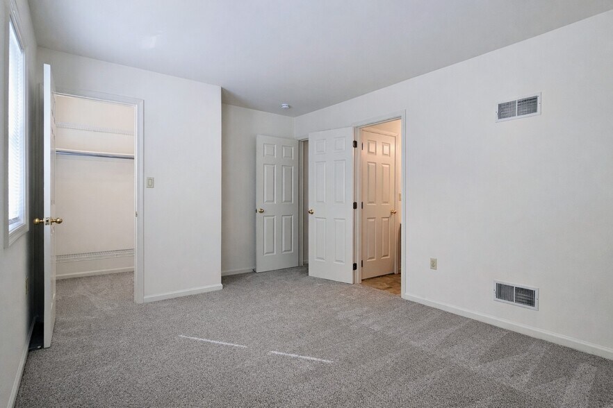 Building Photo - 83 Brookfield Rd