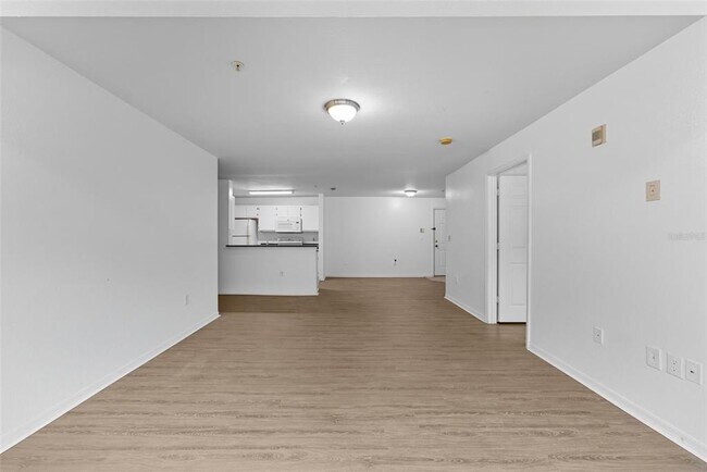 Building Photo - 5459 Vineland Rd