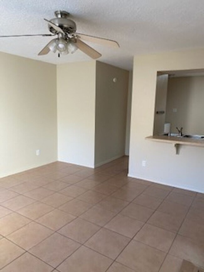 Building Photo - MENAUL12240