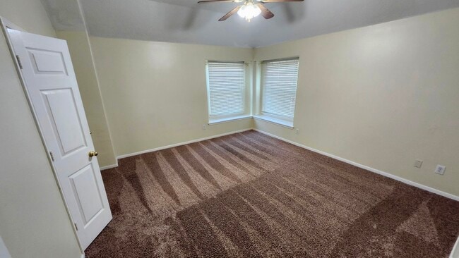 Building Photo - 6630 Bluebottle Ln