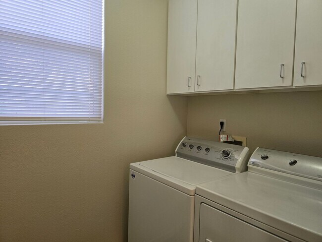 Building Photo - Beautiful South Reno Home in Gated Community