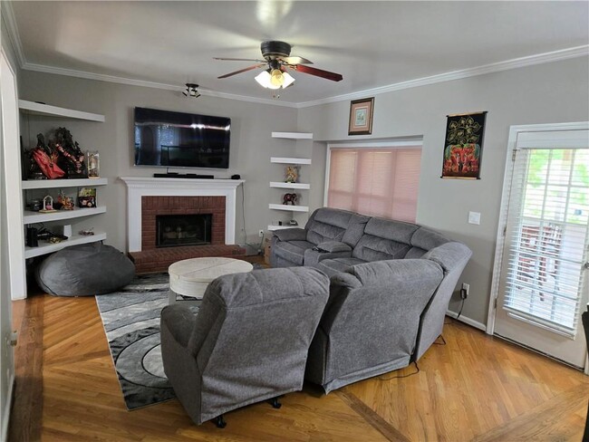 Building Photo - 455 Oak Springs Dr NW