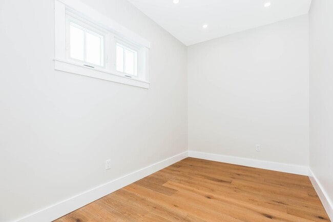 Building Photo - 539 Portsmouth Ave