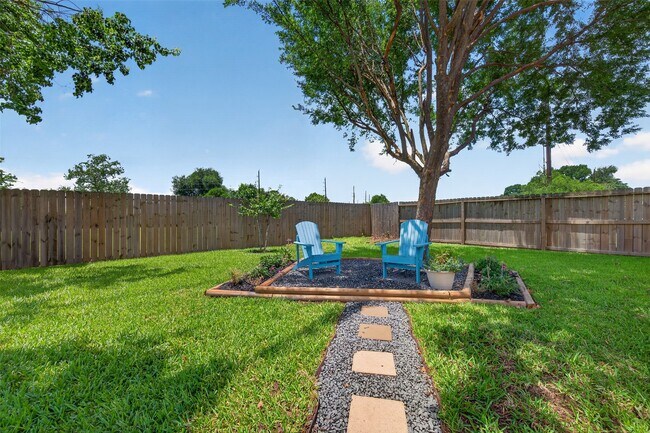 Building Photo - 2450 Long Reach Dr