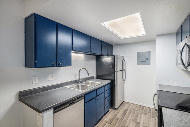 Building Photo - 14424 E Colorado Dr