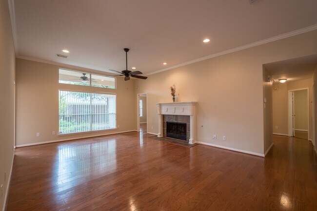 Building Photo - 16015 Lausanne Dr