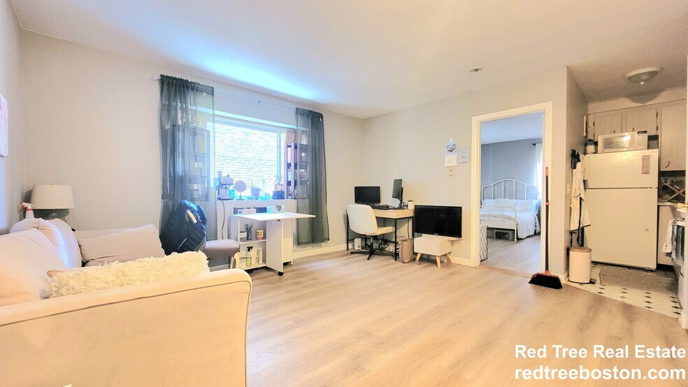 Building Photo - 200 Kelton St