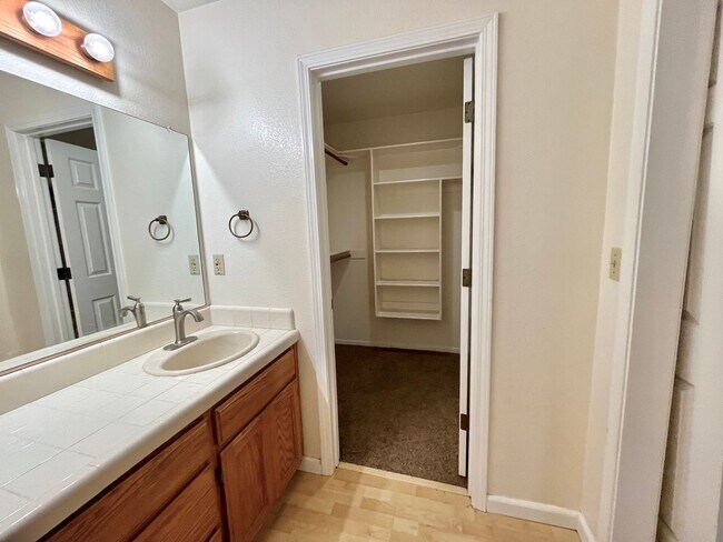 Building Photo - Beautiful 3 bedroom home in great location!