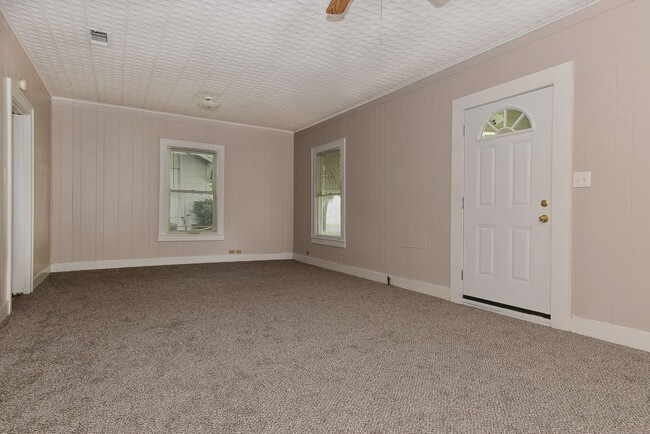 Building Photo - 3814 Roberts- House