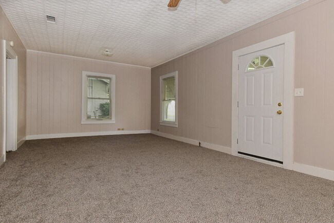 Building Photo - 3814 Roberts St