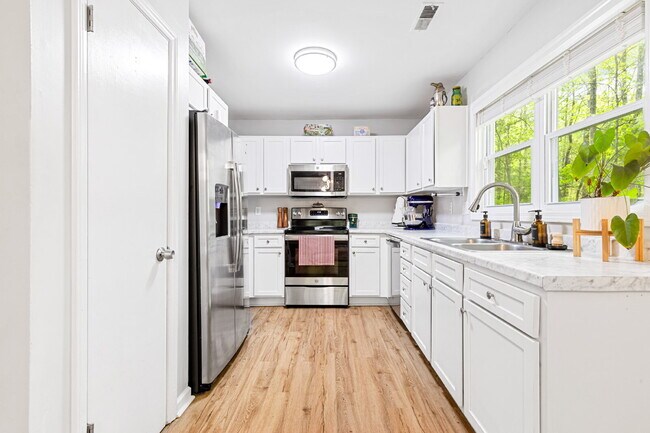 Building Photo - Private 3BR Retreat on 2 Wooded Acres in Clover with no HOA!!