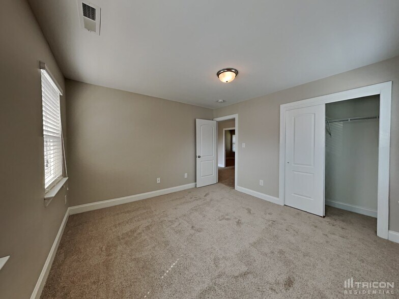 Building Photo - 2203 Wise Owl Dr