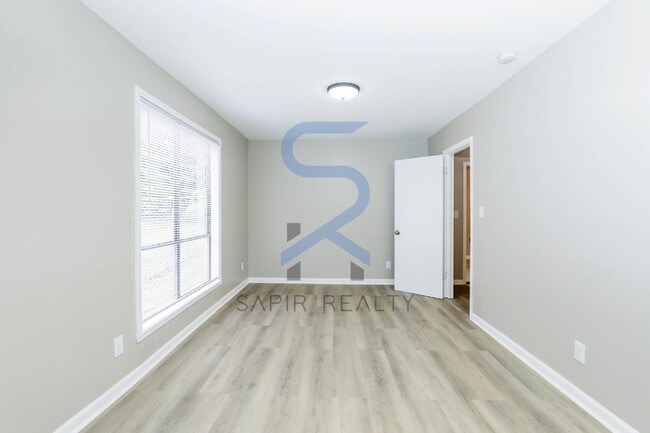 Building Photo - Peaceful Cul-de-Sac Living – 3BR/2.5BA Home in Jonesboro